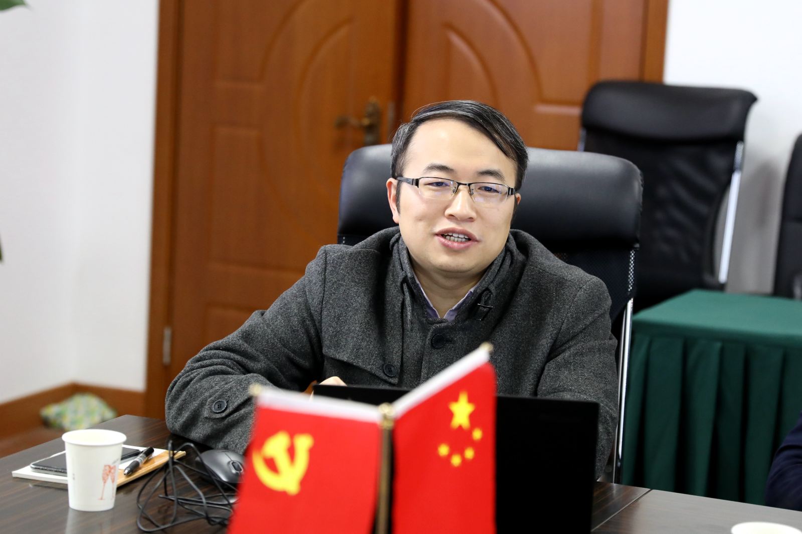 以党建述职评议为抓手，将全面从严治党落到实处 ——计算机科学与软件工程学院基层党支部书记述职交流会