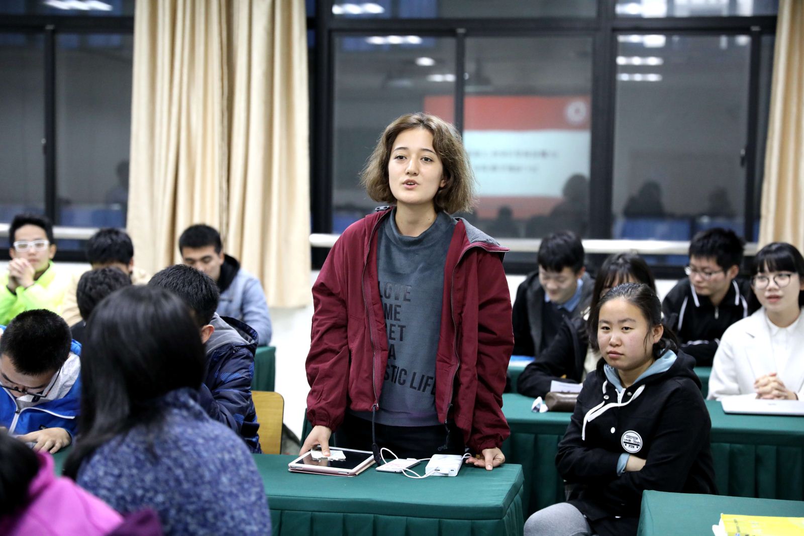 师生沟通 携手共进——计算机科学与软件工程学院召开2017级本科新生座谈会