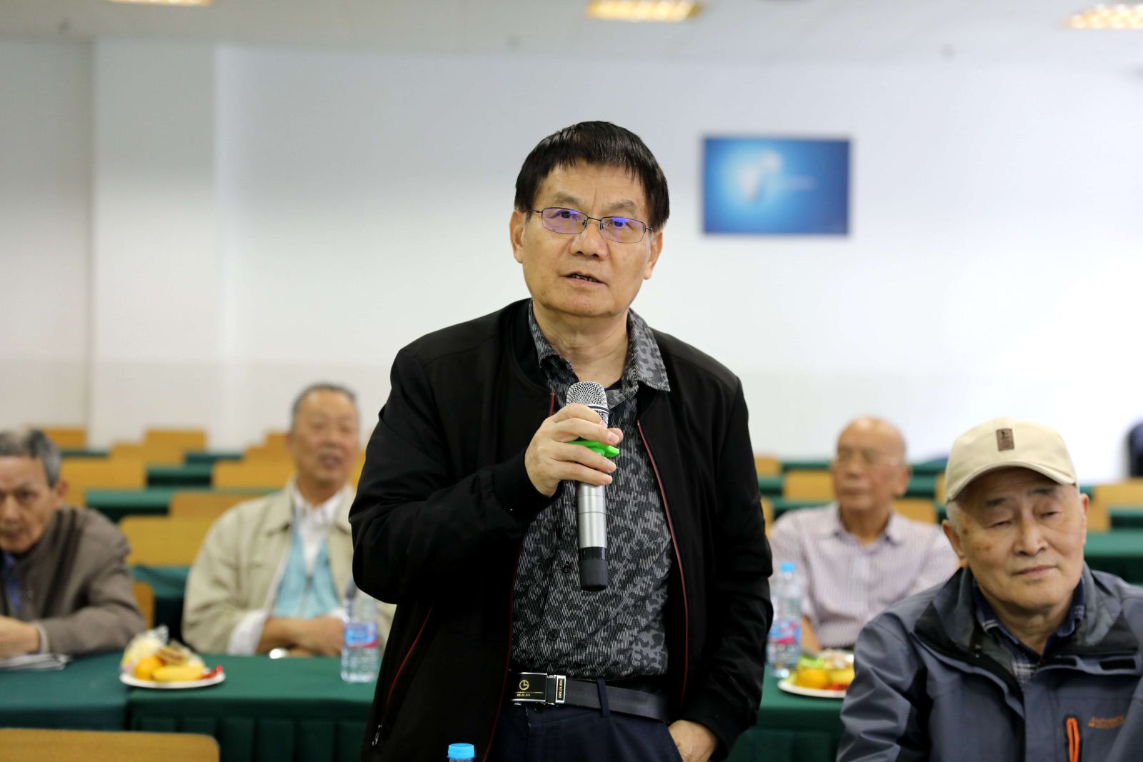 计算机科学与软件工程学院举行敬老节茶话会