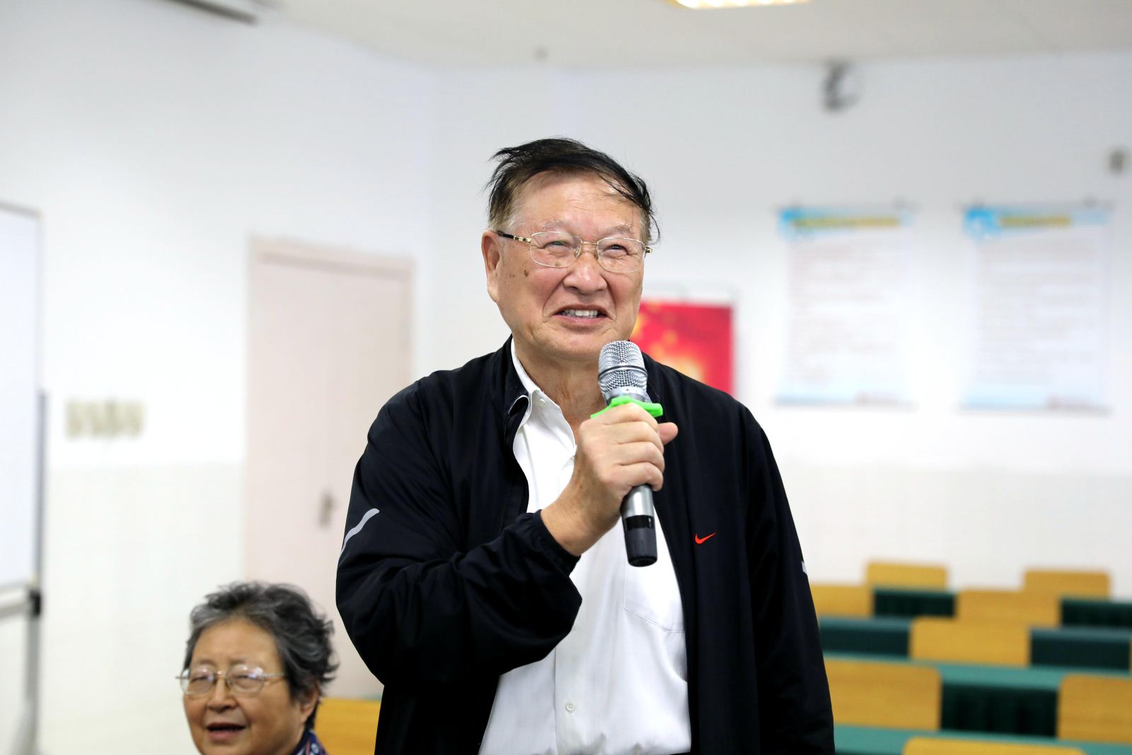 计算机科学与软件工程学院举行敬老节茶话会