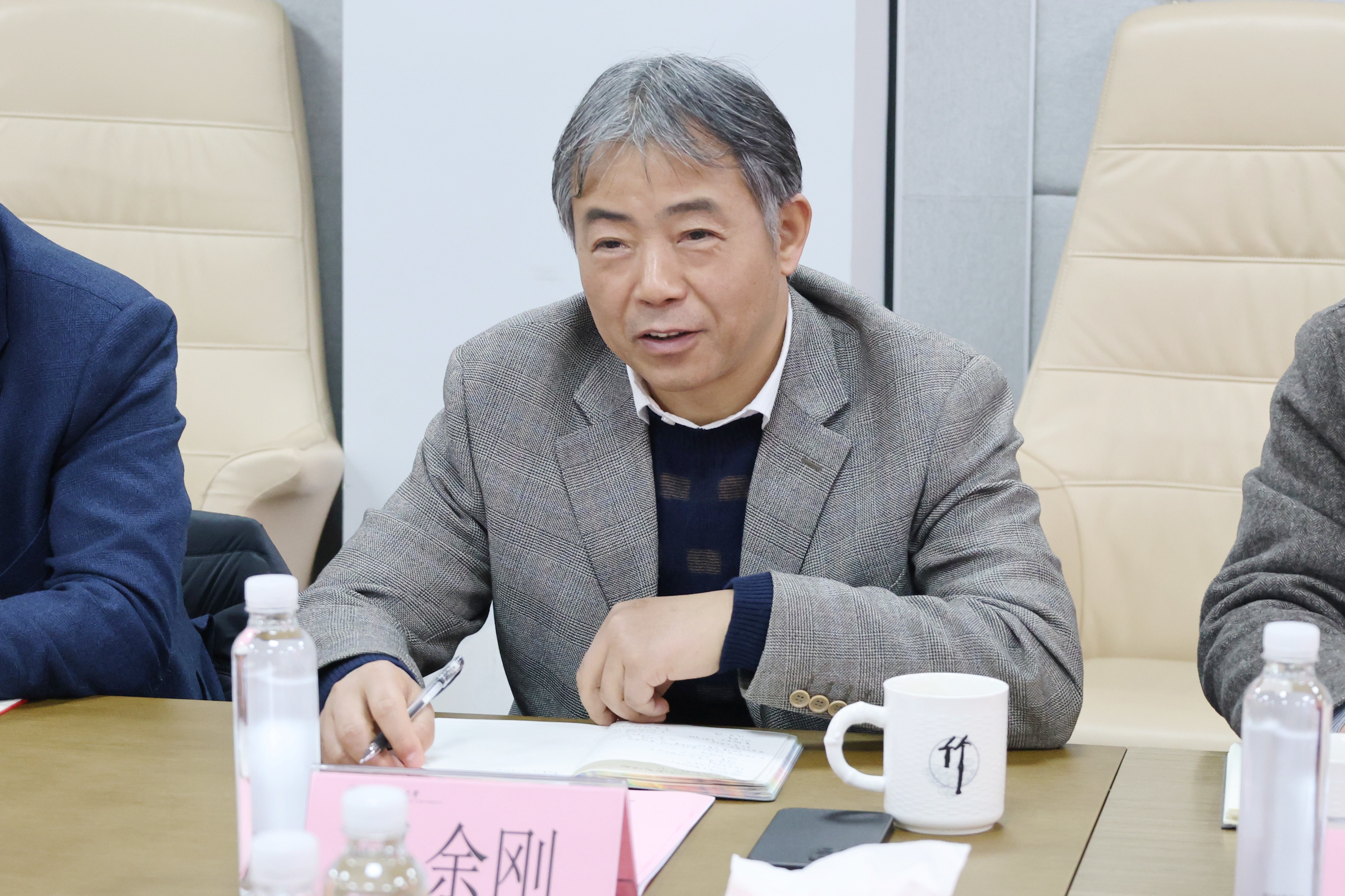 AQ9A5221.JPG AQ9A5221.JPG