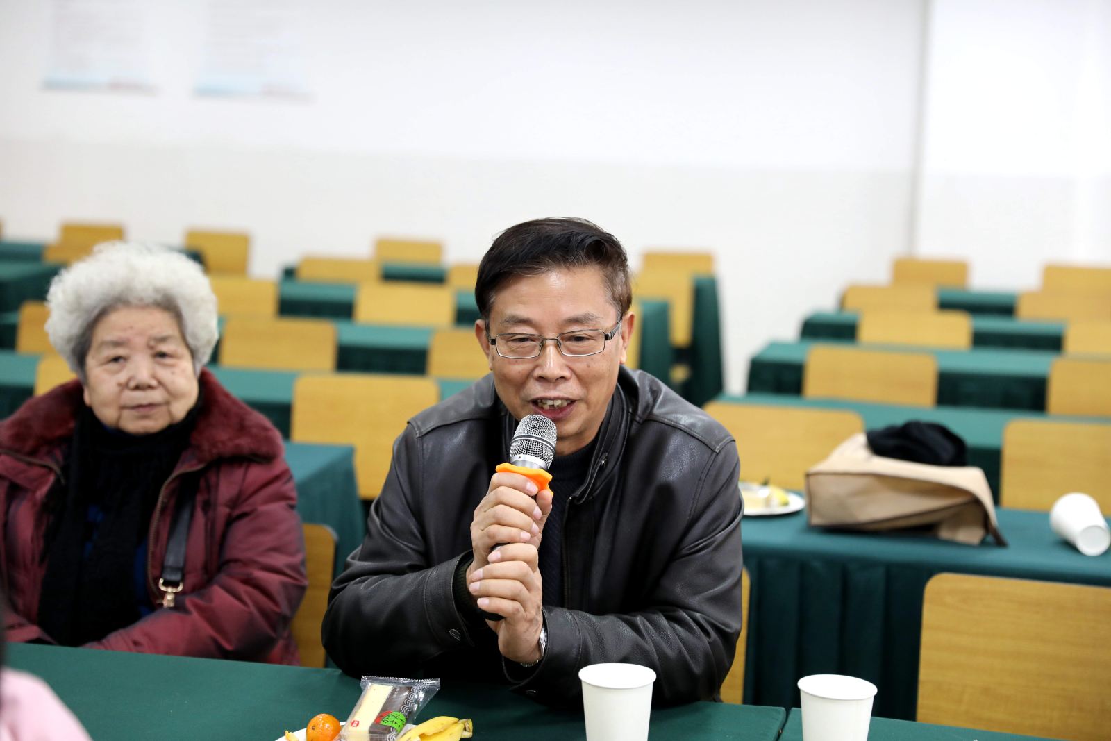 计算机科学与软件工程学院举行2018年退休教职工新春茶话会