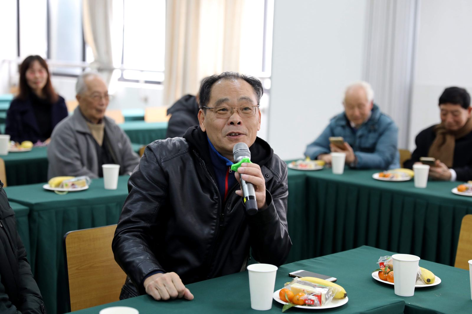 计算机科学与软件工程学院举行2018年退休教职工新春茶话会