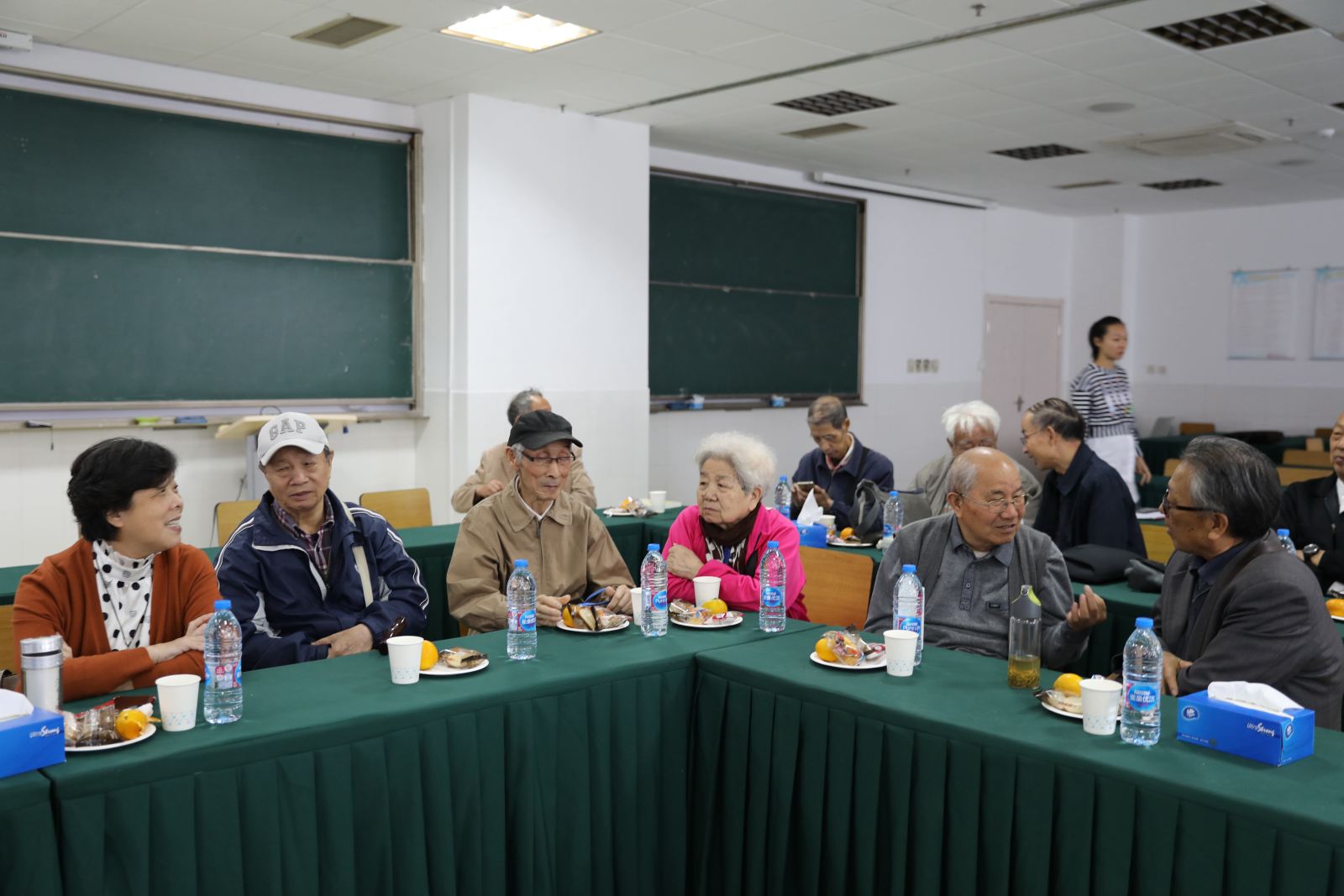 茶话重阳，关爱健康——计算机科学与软件工程学院举行重阳节茶话会