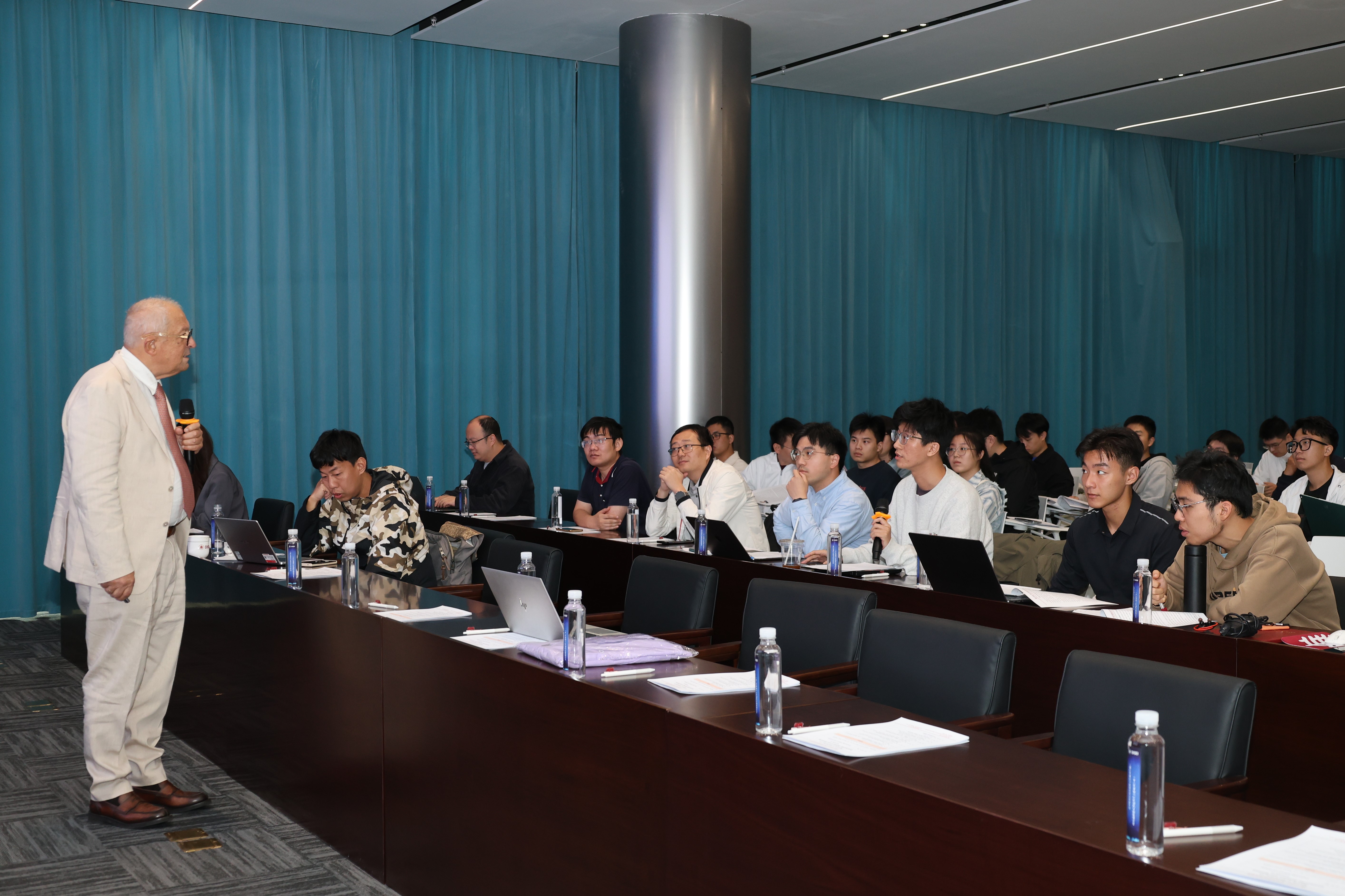 3、Joseph互动2.JPG 3、Joseph互动2.JPG