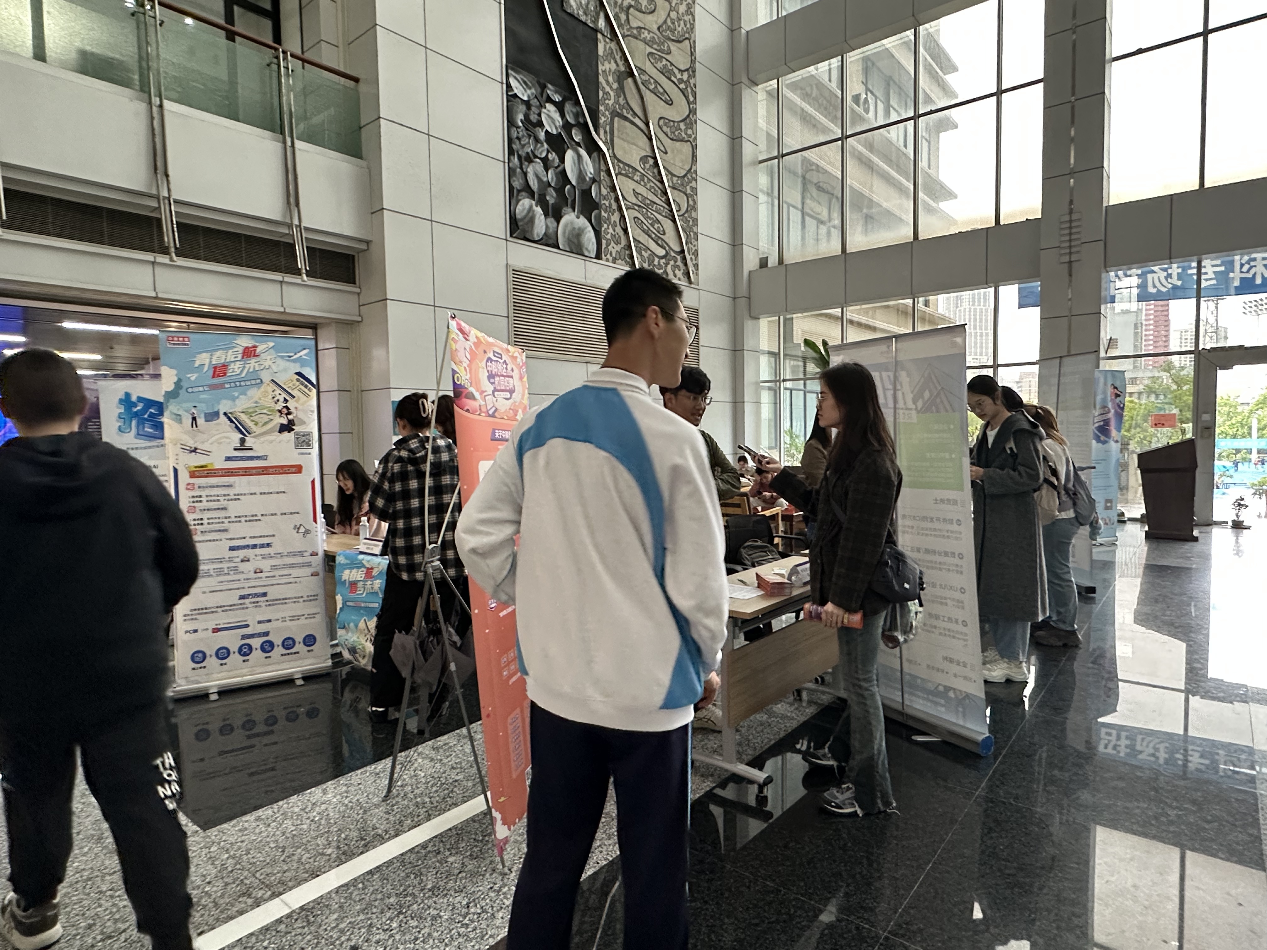 招聘会.jpg
