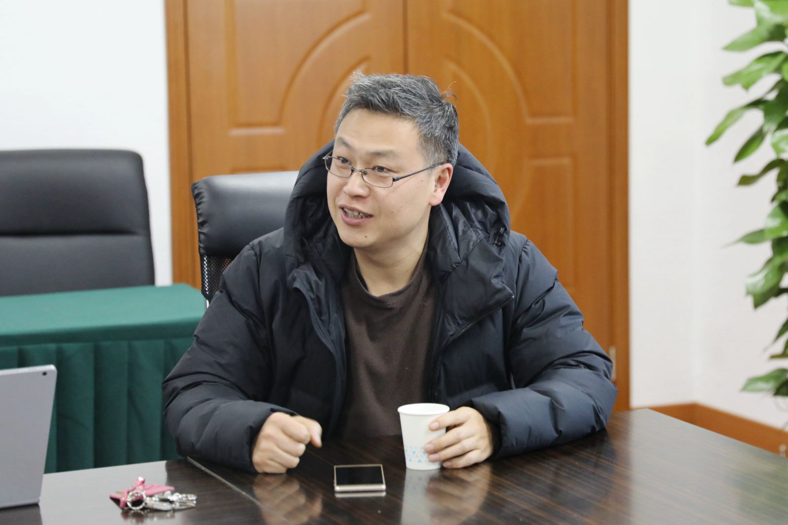 计算机科学与软件工程学院召开教授座谈会