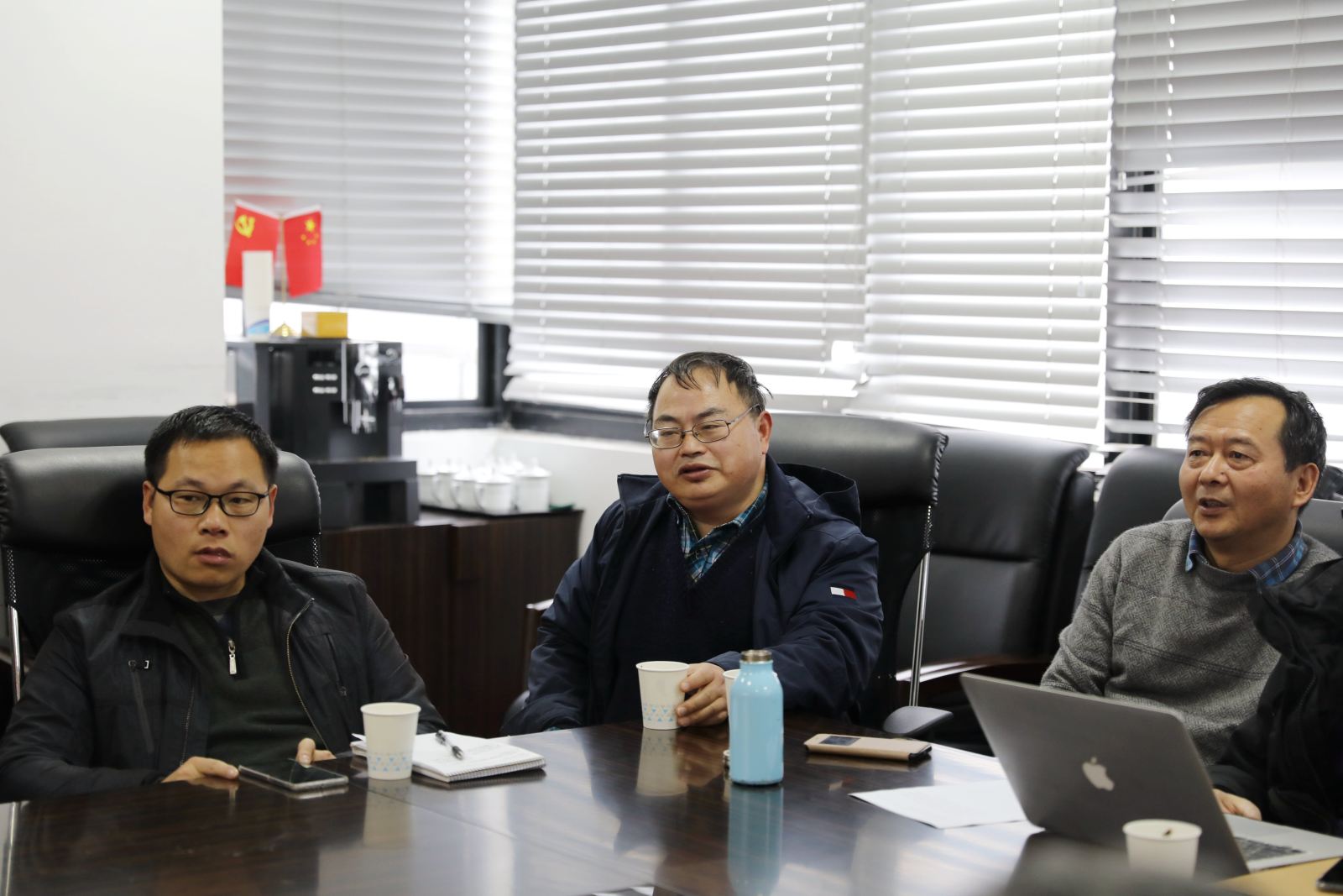 计算机科学与软件工程学院召开教授座谈会