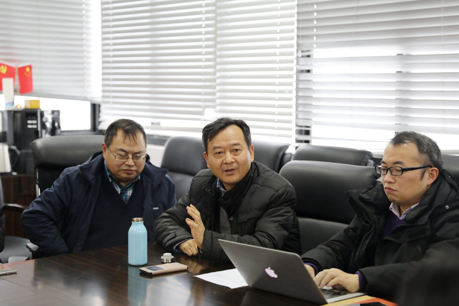 计算机科学与软件工程学院召开教授座谈会