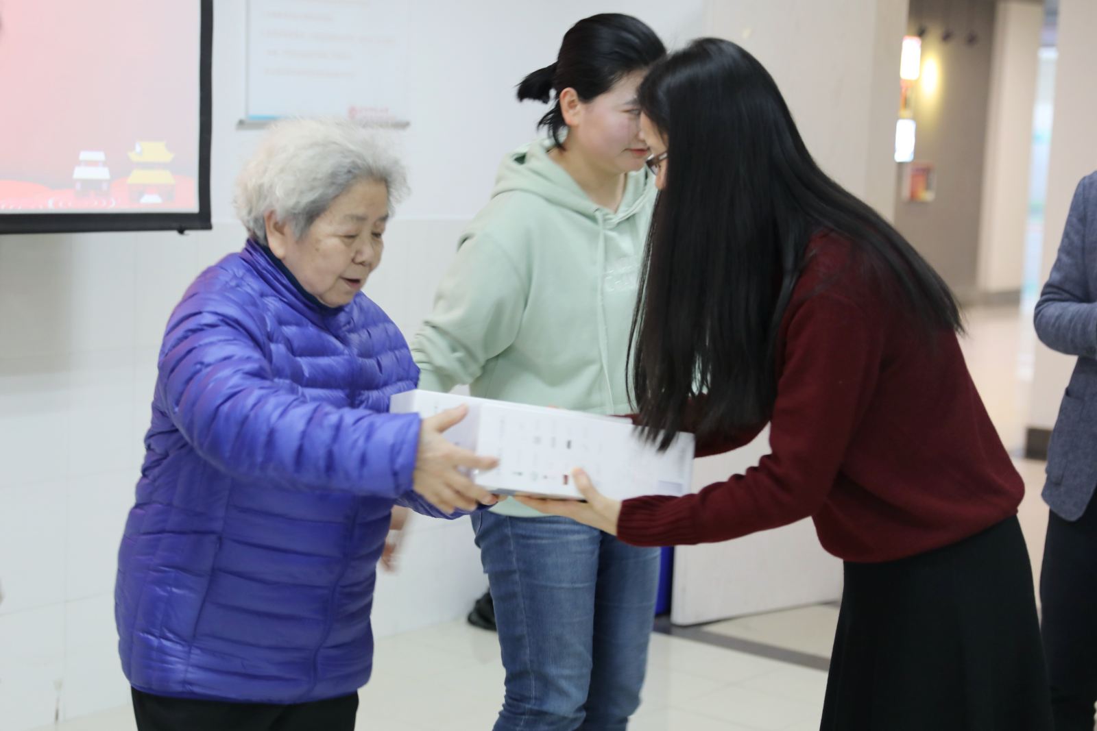 知否知否，计软学院新老教师共度2019新年茶话会！