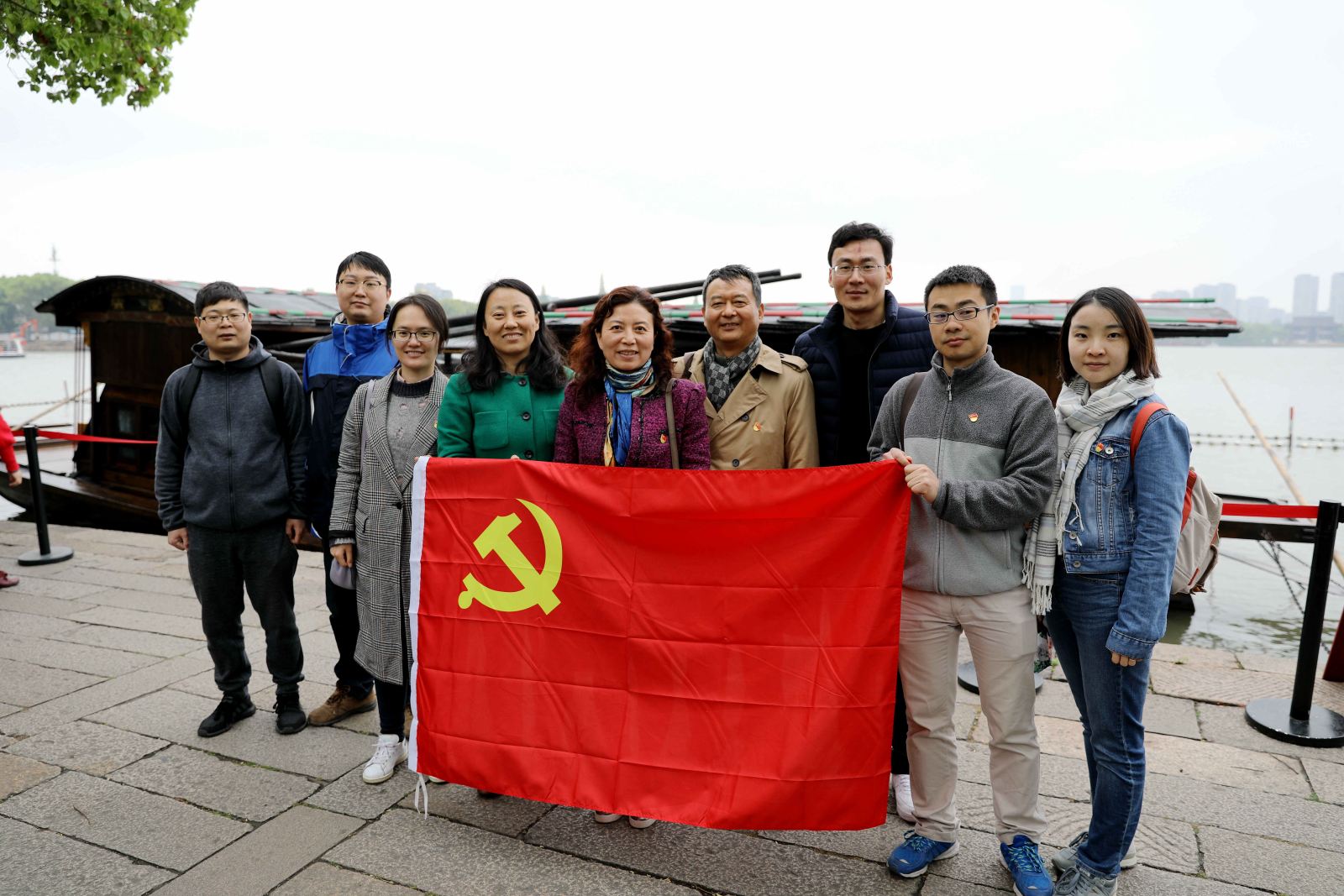 学习“红船精神”  不忘初心 牢记使命 --华东师大计算机科学与软件工程学院党委与市科委计划处党支部赴嘉兴南湖学习