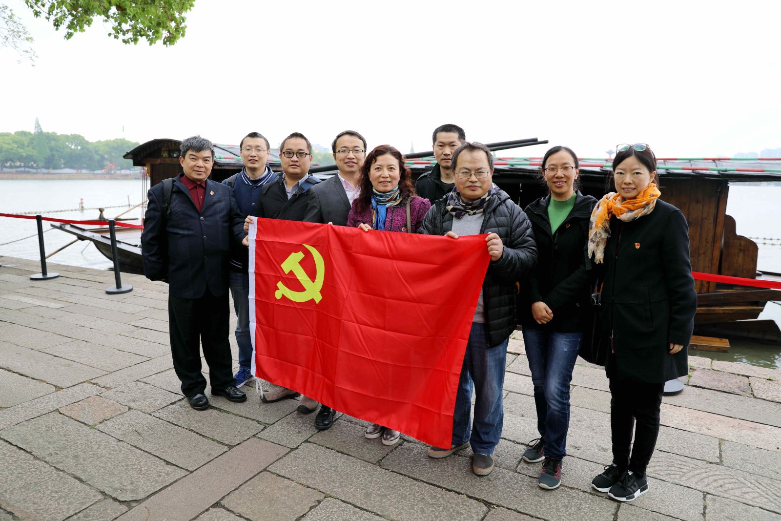 学习“红船精神”  不忘初心 牢记使命 --华东师大计算机科学与软件工程学院党委与市科委计划处党支部赴嘉兴南湖学习