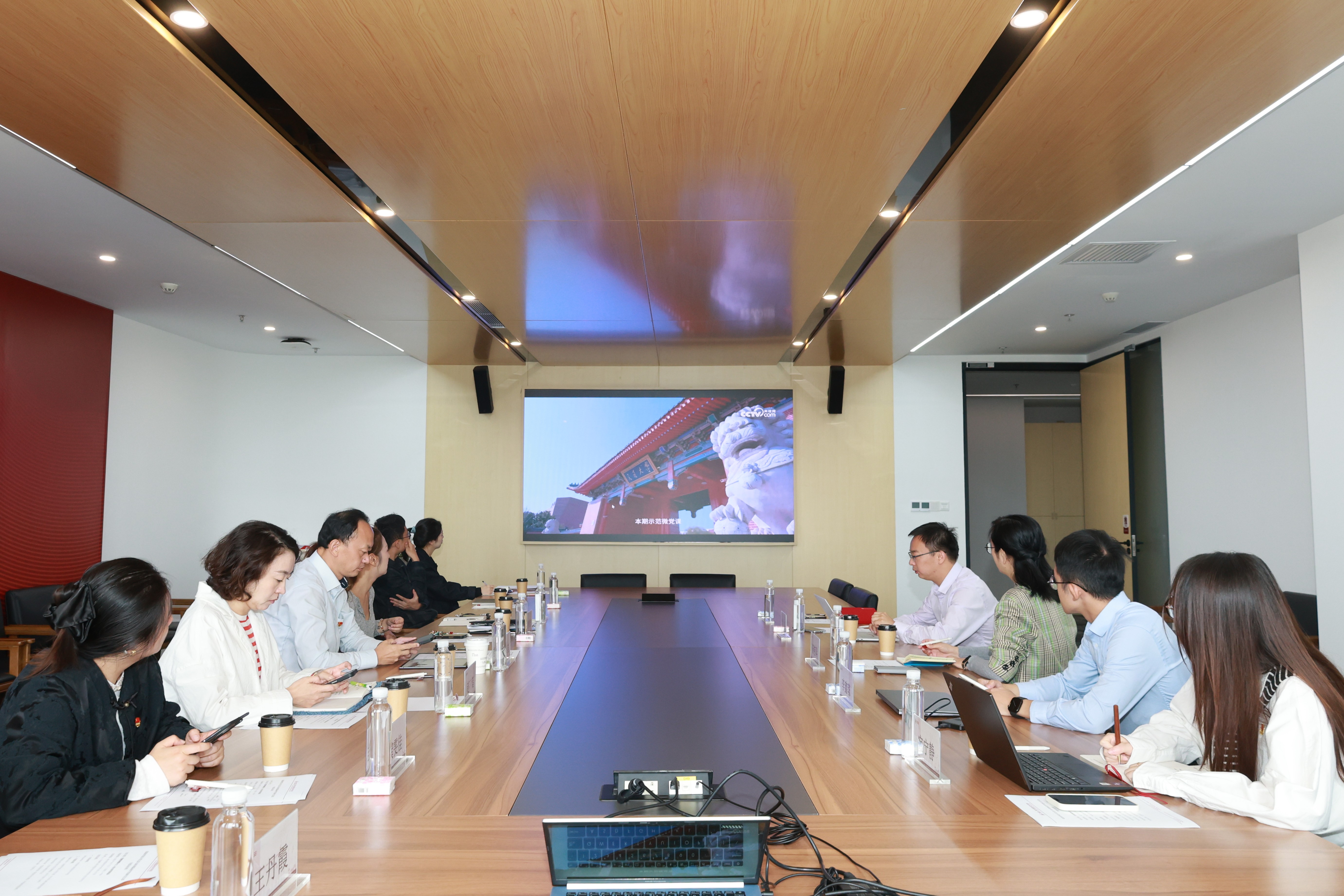 3.观看视频.JPG 3.观看视频.JPG