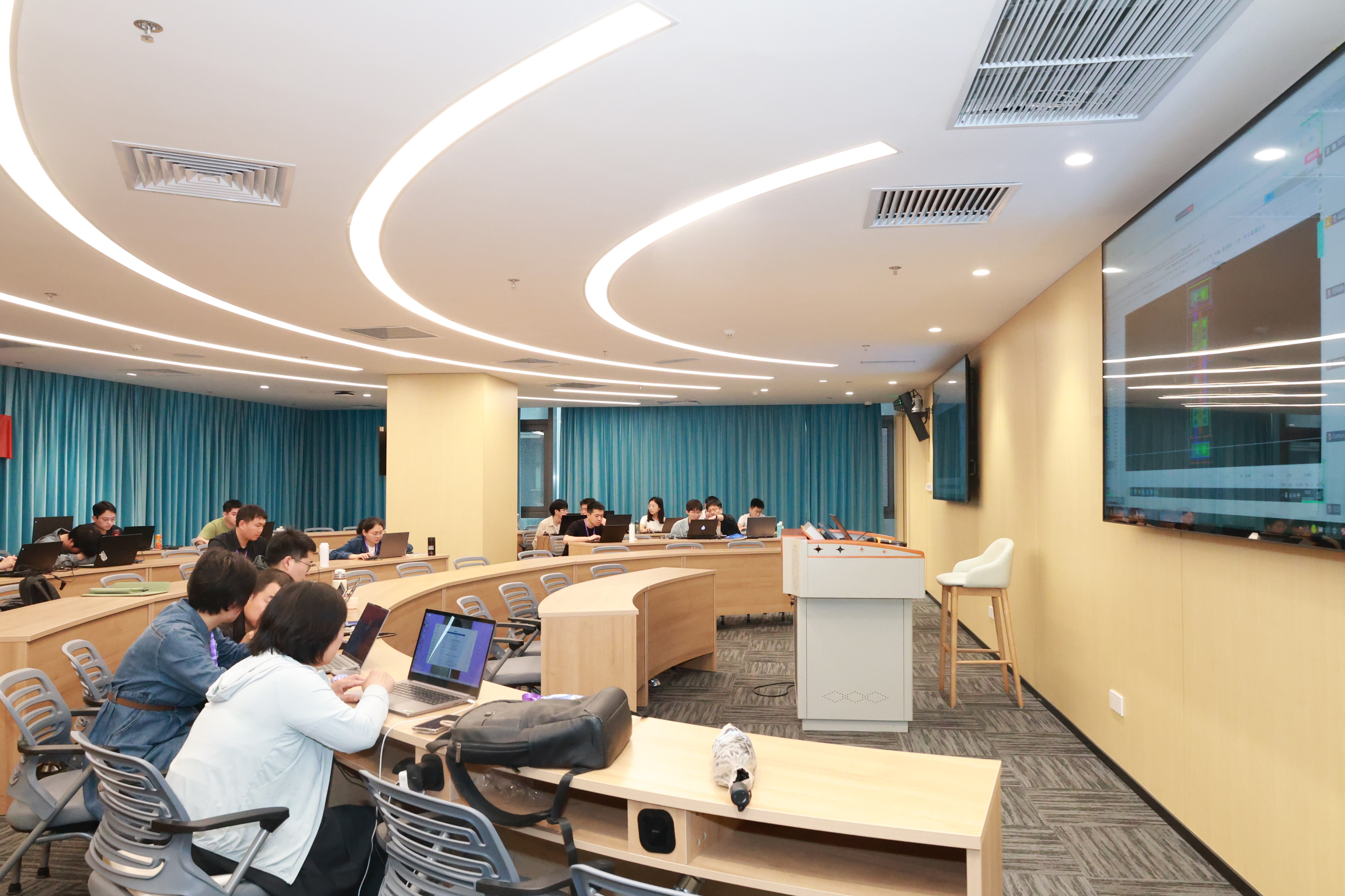 4操作实践中.JPG 4操作实践中.JPG